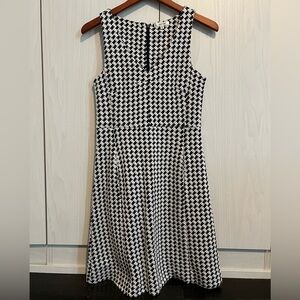 Tyler Boe XS Navy and White Houndstooth Midi Dress